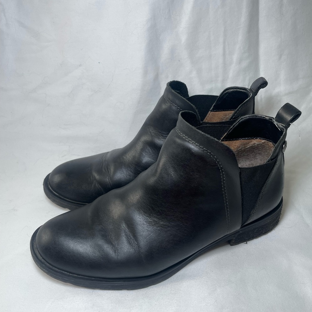 Sofft Black Leather ankle boots